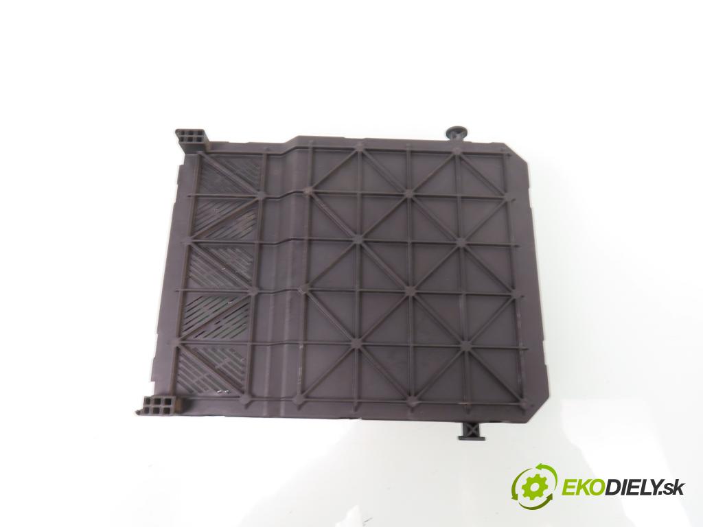 PEUGEOT 206 SW (2E/K) KOMBI 2003 50,00 1.4 HDi - 8HX (DV4TD) 1398,00 MODUL BSI 9650584580