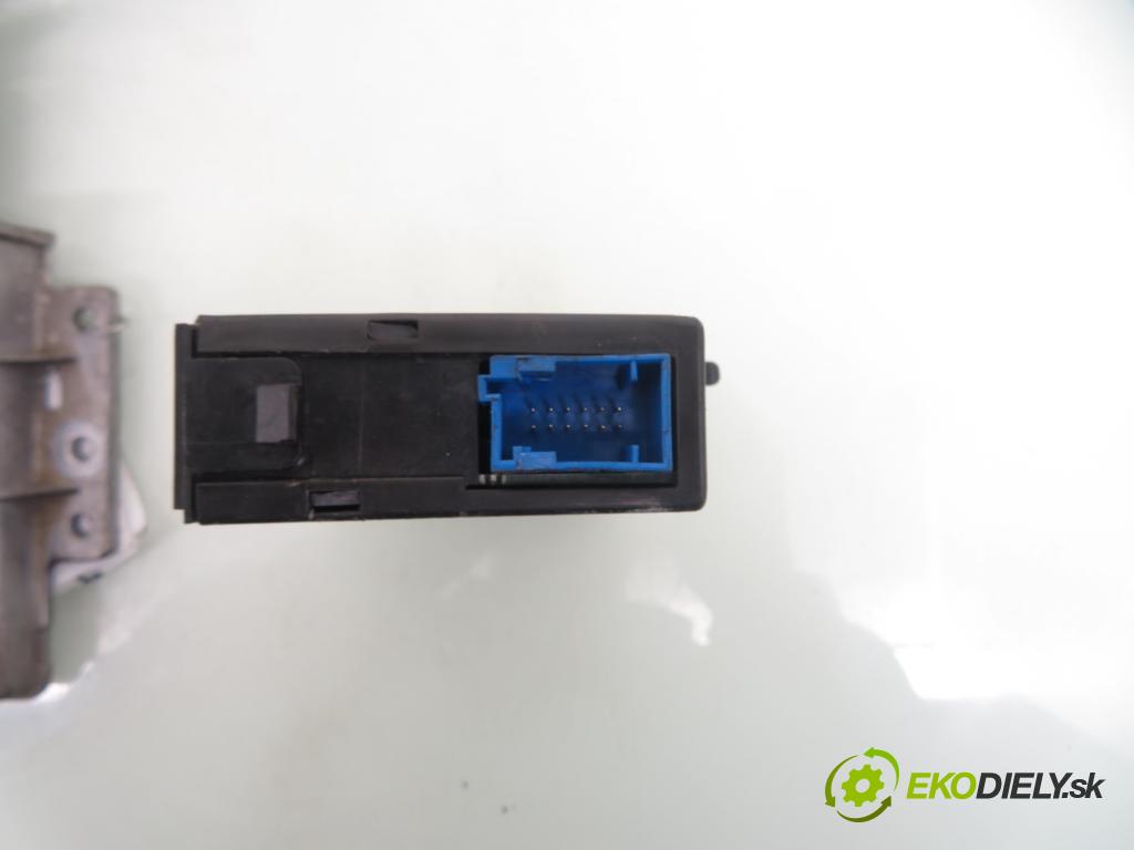 RENAULT LAGUNA II (BG0/1_) LIFTBACK 2001 79,00 1.6 16V (BG0A, BG0L) - K4M 714 1598,00 spinačka / imobilizéra IMMO / Riadiaca jednotka 8200164728 ; 8200153837 ; 8200190284