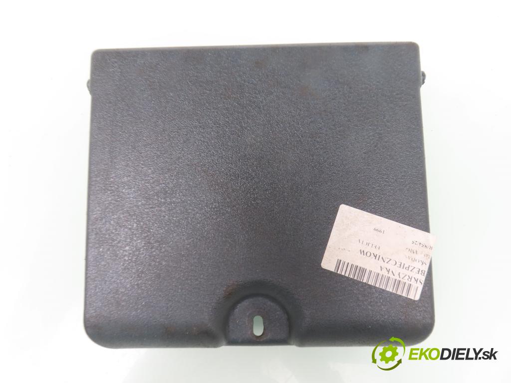 SKODA FELICIA I pick-up (6UF, 6U7) PICK-UP 1999 40,00 1.3 - AMG 1289,00 Skrinka POJISTKY: 6U0937025D