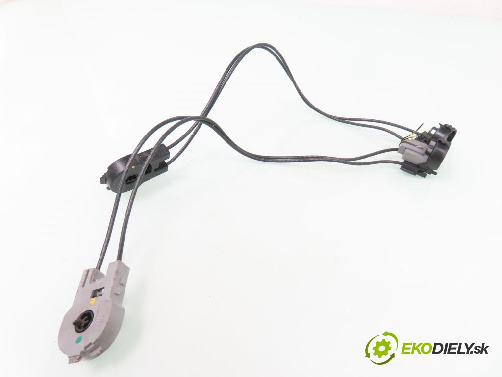 FORD FOCUS Turnier (DNW) KOMBI 2000 74,00 1.6 16V - FYDC 1596,00 Lanko panel kúrenia 2M5111504AA ; 2M5111503AA