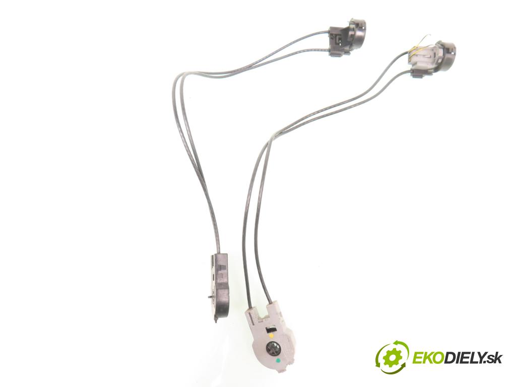 FORD FOCUS Turnier (DNW) KOMBI 2000 74,00 1.6 16V - FYDC 1596,00 Lanko panel kúrenia 2M5111504AA ; 2M5111503AA