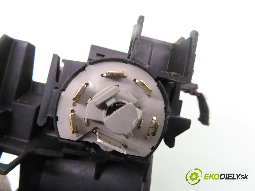 OPEL ZAFIRA A Nadwozie Wielkopojemne (MPV) (T98)  MINIVAN 2002 74,00 2.0 DTI 16V 101 - Y 20 DTH 1995,00 spinačka 90589313 ; 90589389 ; 24413106 (Spínacia skrinka)