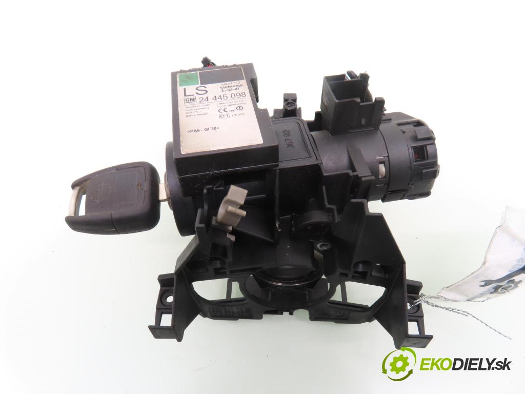 OPEL ZAFIRA A Nadwozie Wielkopojemne (MPV) (T98)  MINIVAN 2002 74,00 2.0 DTI 16V 101 - Y 20 DTH 1995,00 spinačka 90589313 ; 90589389 ; 24413106 (Spínacia skrinka)