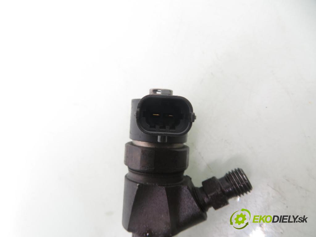 ALFA ROMEO 159 Sportwagon (939_) SEDAN 2006 110,00 1.9 JTDM 16V - 939 A2.000 1910,00 vstřikovač 0445110243 (Vstřikovač paliva)