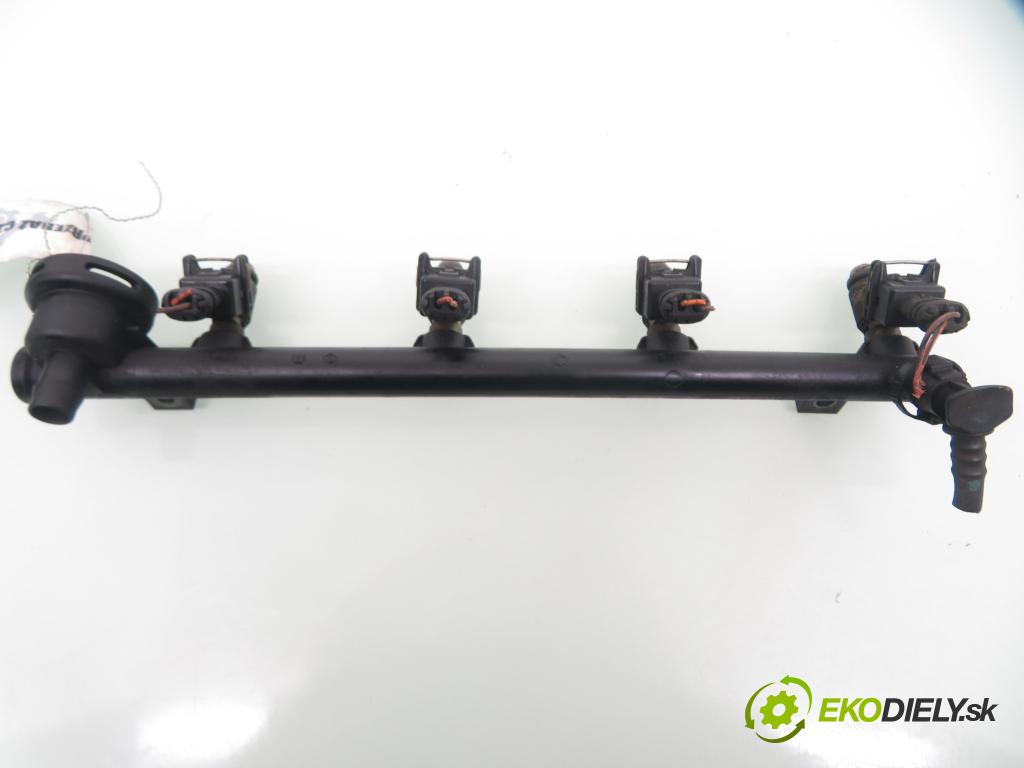 RENAULT LAGUNA I (B56_, 556_) LIFTBACK 1999 79,00 1.6 16V (B568, B561) - K4M 720 1598,00 Lišta vstrekovacia 7700112519 ; 048H104274 (Vstrekovacia lišta)