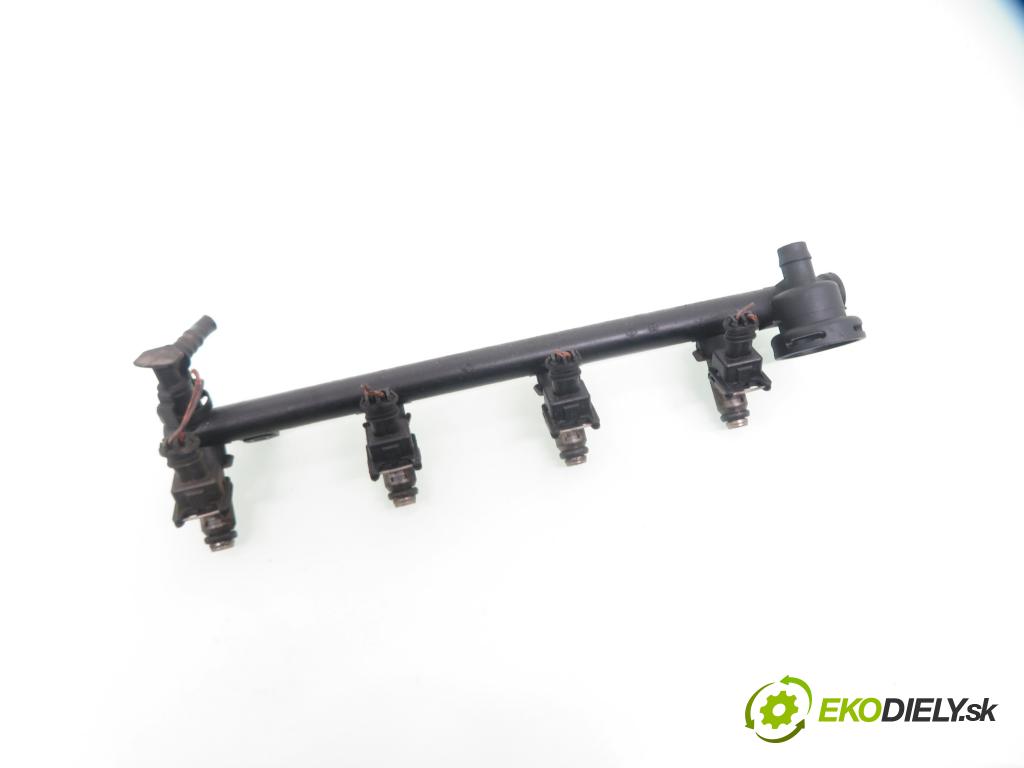 RENAULT LAGUNA I (B56_, 556_) LIFTBACK 1999 79,00 1.6 16V (B568, B561) - K4M 720 1598,00 Lišta vstrekovacia 7700112519 ; 048H104274 (Vstrekovacia lišta)