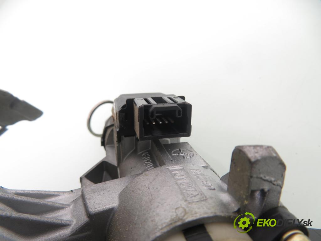 TOYOTA YARIS (_P1_) HB 2005 55,00 1.4 D-4D (NLP10_) - 1ND-TV 1364,00 serv/podporovanie elektrické 6900000792 ; 452000D032 ; 6900000569