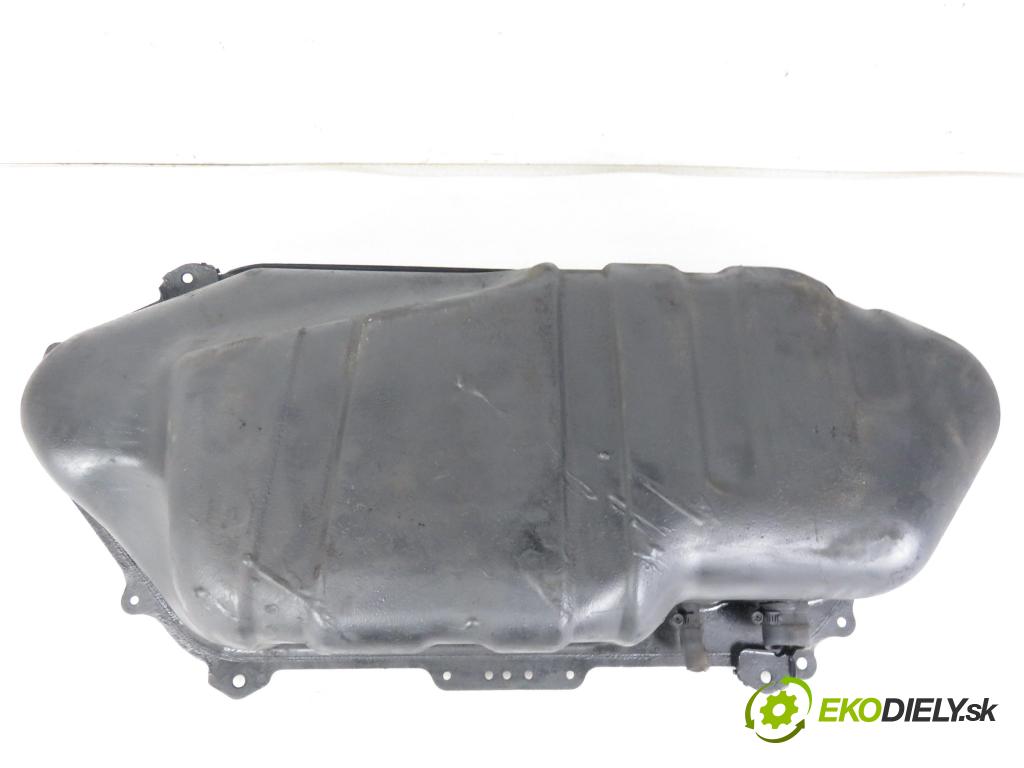 TOYOTA YARIS (_P1_) HB 2000 50,00 1.0 VVT- i 68 - 1SZ-FE 998,00 Nádržka paliva benzín