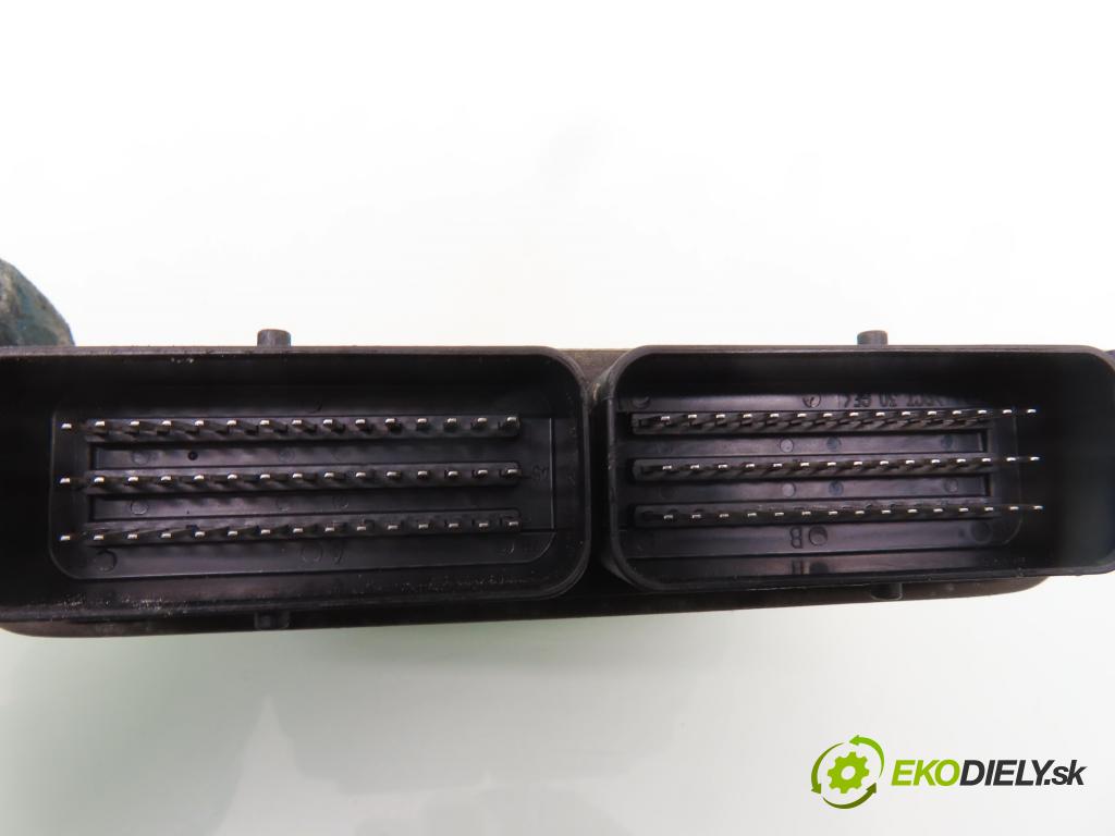 RENAULT SCENIC I (JA0/1_) MINIVAN 2002 102,00 2.0 16V 139 - F4R 740 1998,00 Riadiaca jednotka Motor S118301113B ; 8200214973