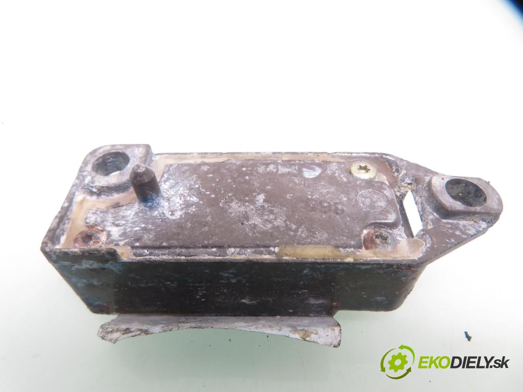 VW PASSAT B5 (3B2) SEDAN 1996 74,00 1.6 - ADP 1595,00 Snímač nárazu 0285001177 ; 3B0959643 (Snímač nárazu)