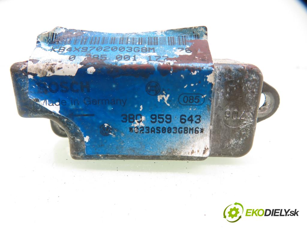 VW PASSAT B5 (3B2) SEDAN 1996 74,00 1.6 - ADP 1595,00 Snímač nárazu 0285001177 ; 3B0959643 (Snímač nárazu)