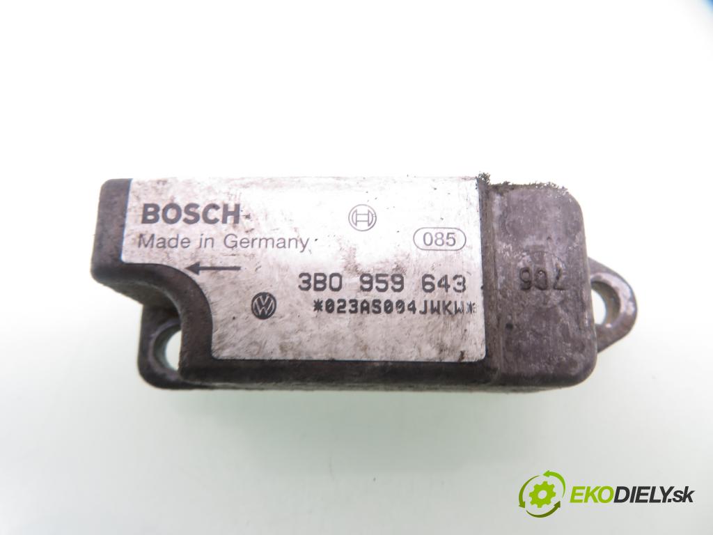 VW PASSAT B5 (3B2) SEDAN 1996 74,00 1.6 - ADP 1595,00 Snímač nárazu 0285001177 ; 3B0959643 (Snímač nárazu)