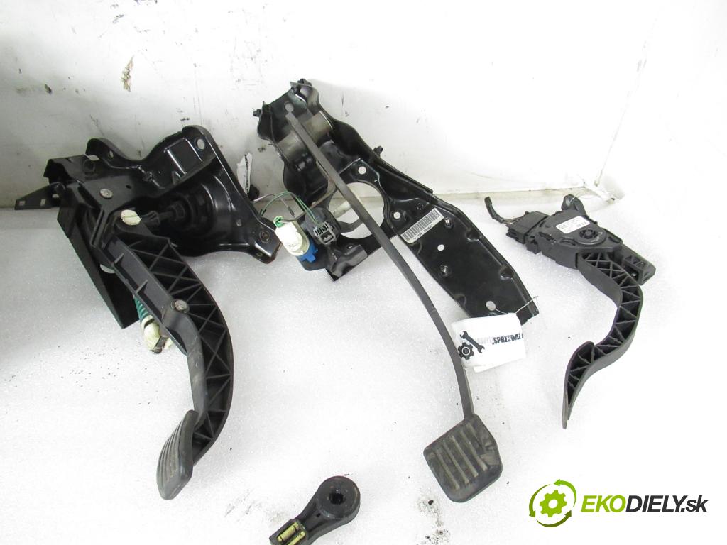 FORD S-MAX (WA6) MINIVAN 2007 103,00 2.0 TDCi - QXWB 1997,00 přeložení 7G9R7002UD ; 6M2R7F096EB