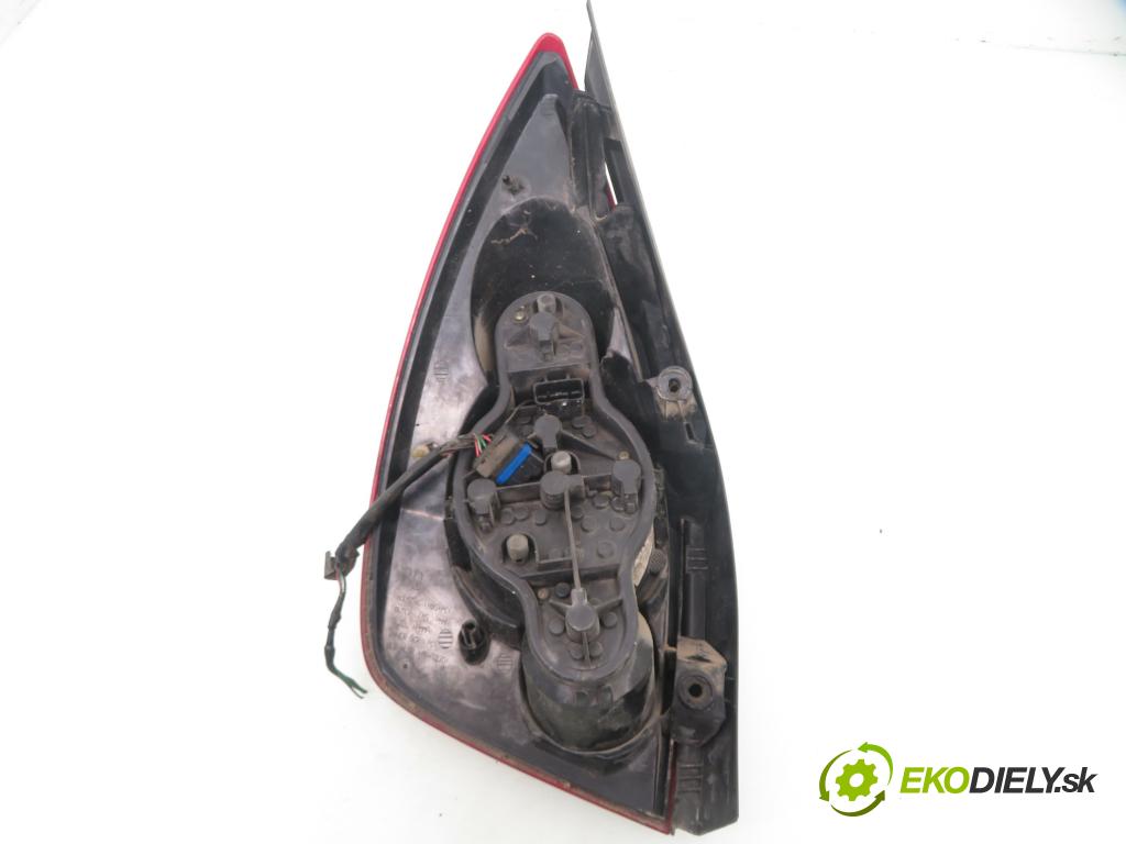NISSAN PRIMERA Hatchback (P12) HB 2004 88,00 1.9 dCi - F9Q 1870,00 Svetlo pravé zadné