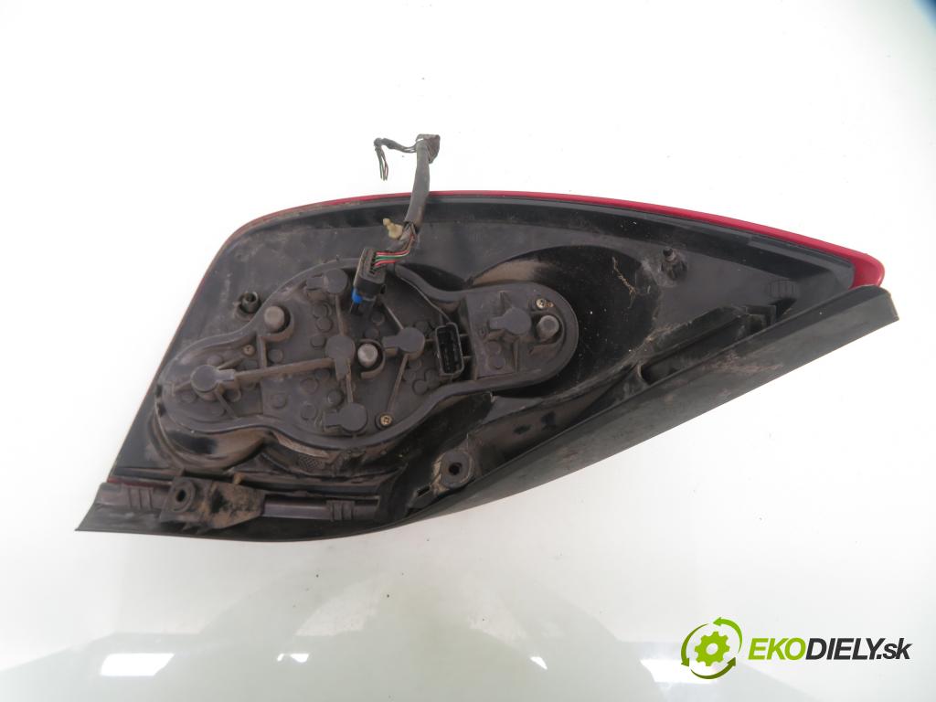 NISSAN PRIMERA Hatchback (P12) HB 2004 88,00 1.9 dCi - F9Q 1870,00 Svetlo pravé zadné