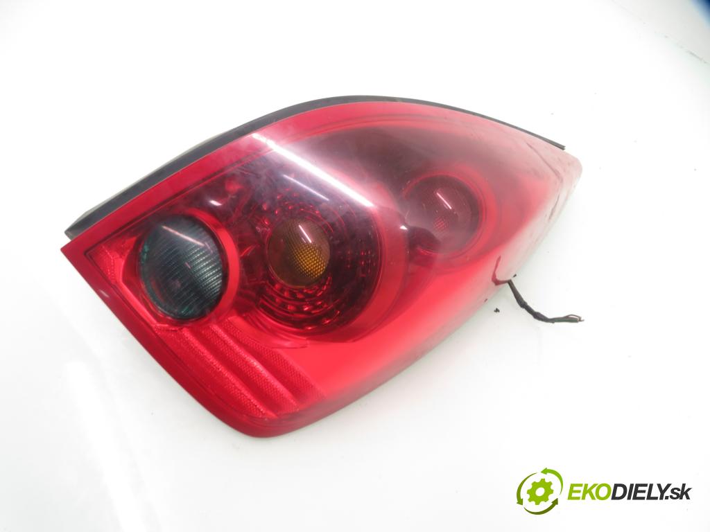 NISSAN PRIMERA Hatchback (P12) HB 2004 88,00 1.9 dCi - F9Q 1870,00 Svetlo pravé zadné