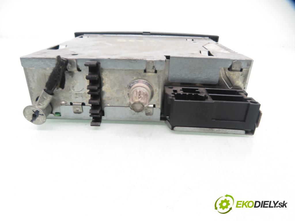 RENAULT SCENIC II (JM0/1_) MINIVAN 2006 63,00 1.5 dCi (JM1F) - K9K 724 1461,00 RADIO CD 8200607918 ; 8200607918T