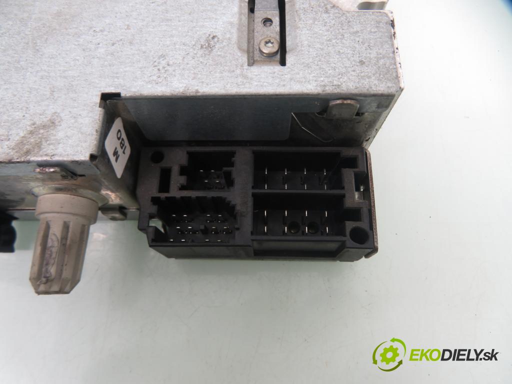 RENAULT SCENIC II (JM0/1_) MINIVAN 2006 63,00 1.5 dCi (JM1F) - K9K 724 1461,00 RADIO CD 8200607918 ; 8200607918T
