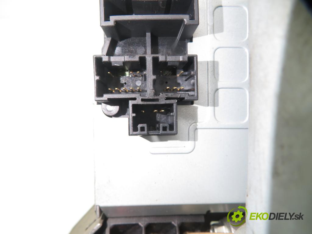 RENAULT SCENIC II (JM0/1_) MINIVAN 2006 63,00 1.5 dCi (JM1F) - K9K 724 1461,00 serv/podporovanie elektrické 8200589332 ; EA9CEC039