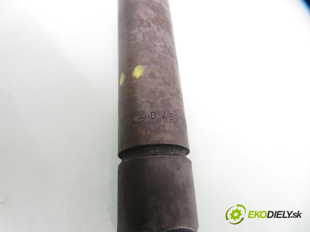 FIAT DUCATO (230_) FURGON 1998 90,00 2.8 TDi 122 - 8140.43 2800,00 vstrekovač 0432193666 (Vstrekovač paliva)