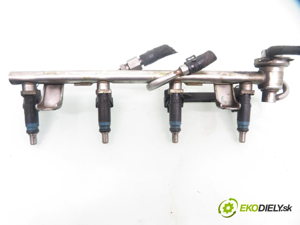 AUDI A4 (8E2, B6) SEDAN 2001 96,00 2.0 20V 130 - ALT 1984,00 lišta vstřikovací 058133681 ; 06B133551K (Vstřikovací lišta)