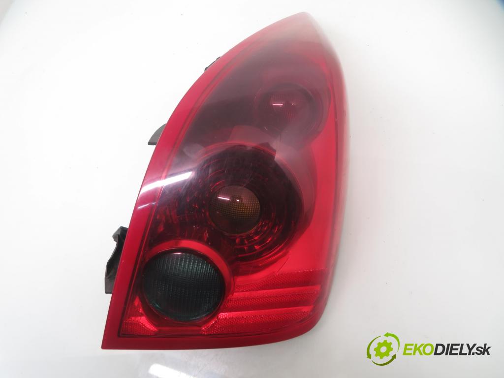 NISSAN PRIMERA Hatchback (P12) HB 2004 88,00 1.9 dCi - F9Q 1870,00 Svetlo pravé zadné