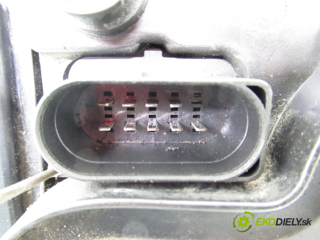 VW BORA (1J2) SEDAN 2001 81,00 1.9 TDI - AHF 1896,00 Svetlo PP 205653B