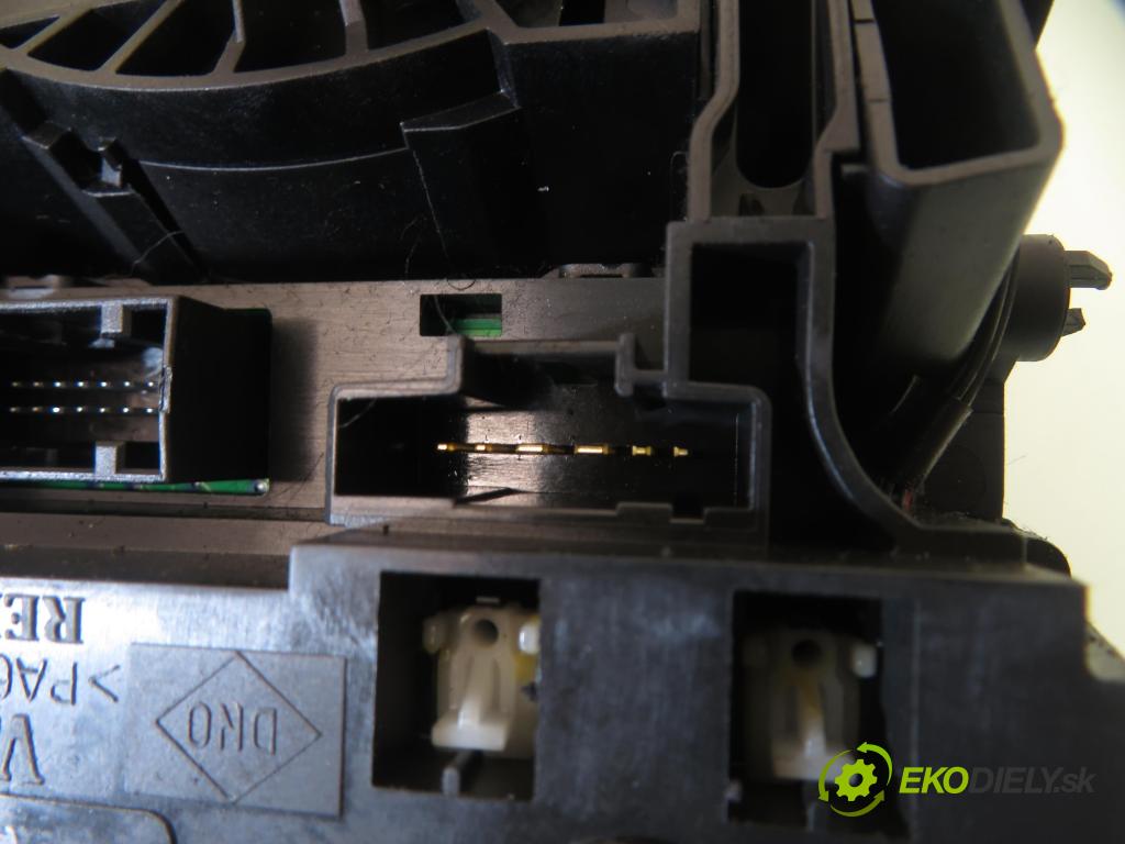 RENAULT SCENIC II (JM0/1_) MINIVAN 2006 63,00 1.5 dCi (JM1F) - K9K 724 1461,00 páčka/prepínač 8200511214