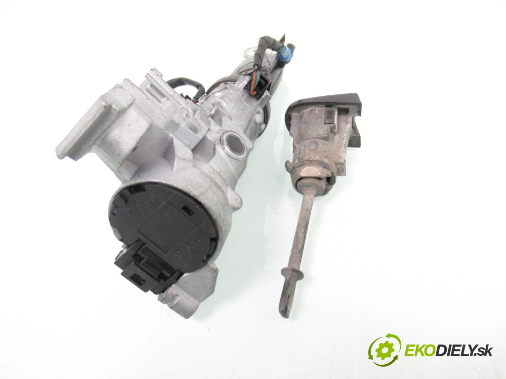 SEAT ALTEA (5P1) MINIVAN 2004 77,00 1.9 TDI PD 105 - BXE 1896,00 spinačka / zámky 1K0905851