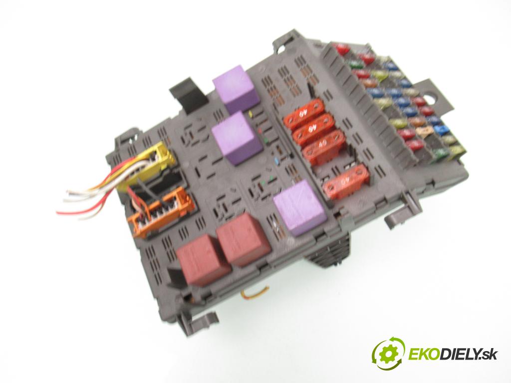 RENAULT LAGUNA I (B56_, 556_) LIFTBACK 1996 69,00 1.8 - F3P 674 1783,00 spínačka / imobilizéra IMMO / řídící jednotka S113717115 ; 7700102294 ; 7793297637