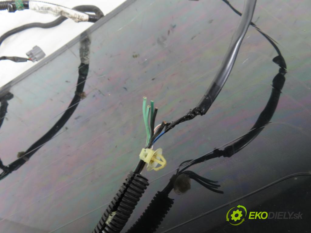 HONDA CR-V I (RD) SUV 1998 94,00 2.0 16V 4WD (RD1, RD3) - B20B3 1972,00 Okno zadné kapota