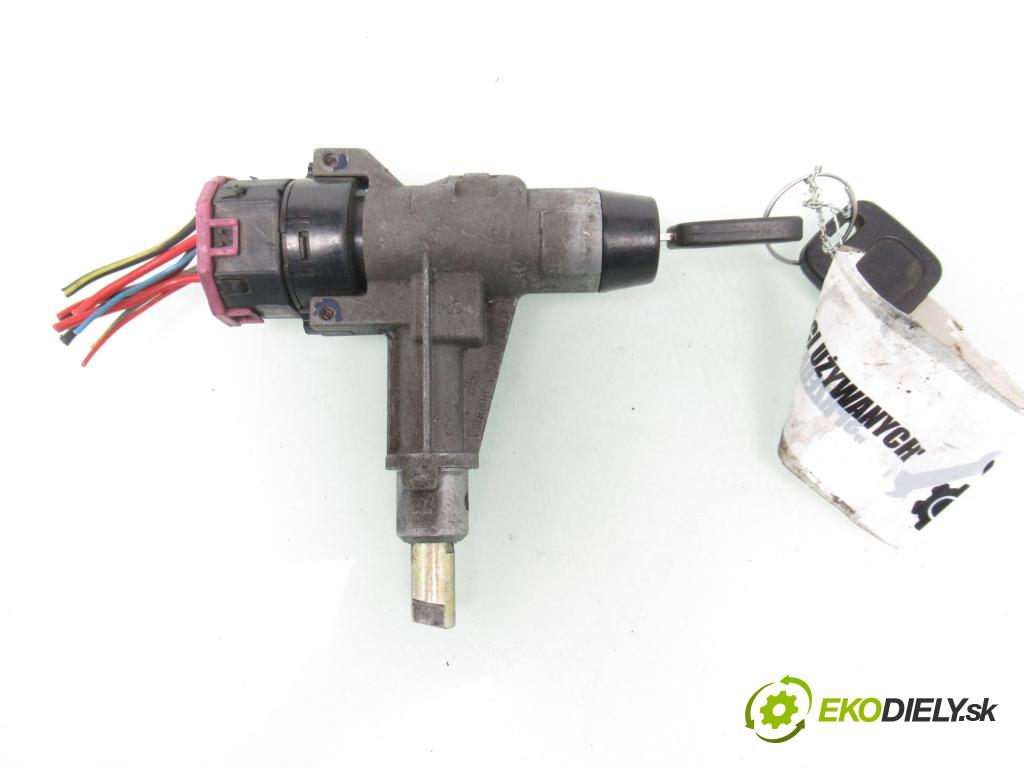 AUDI 80 (8C, B4) SEDAN 1992 55,00 1.9 TD - AAZ 1896,00 spinačka 893905851D (Spínacia skrinka)