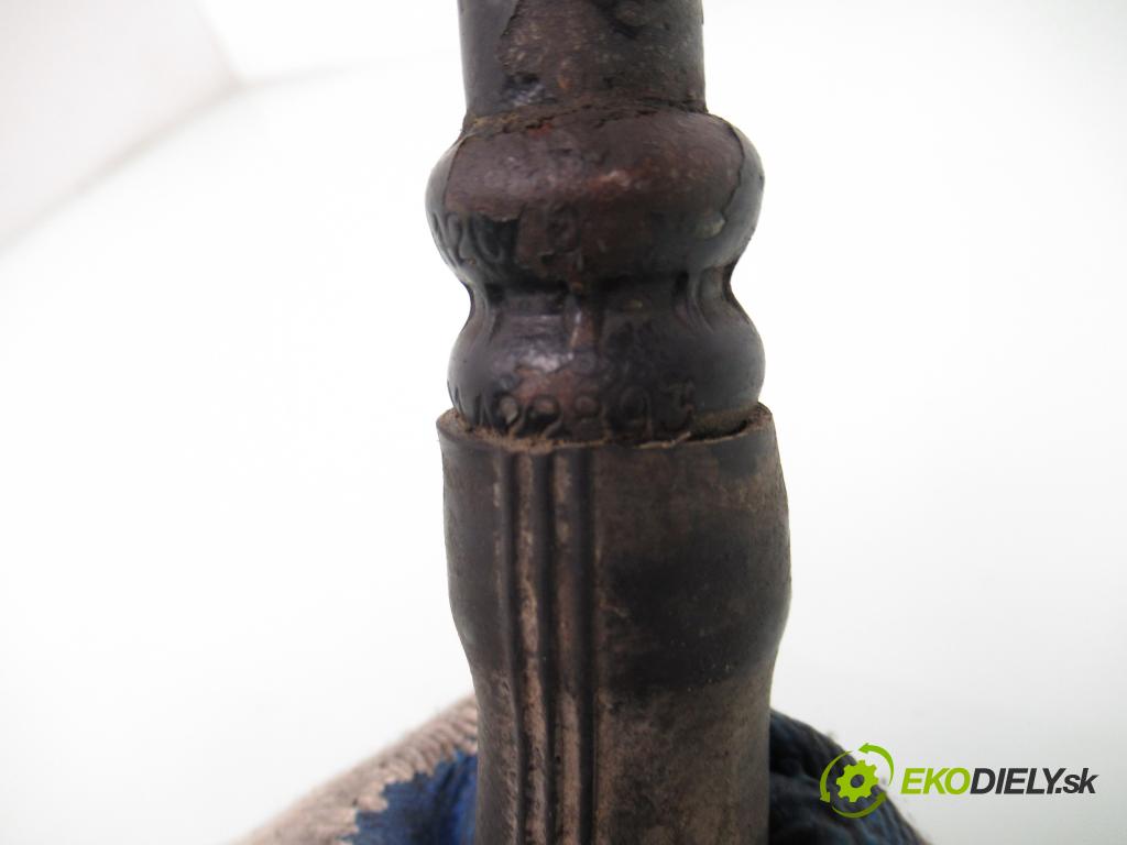 VW TRANSPORTER IV Skrzynia (70XA) FURGON 1996 50,00 1.9 TD 68 - ABL 1896,00 trubka / Rúra servočerpadlo