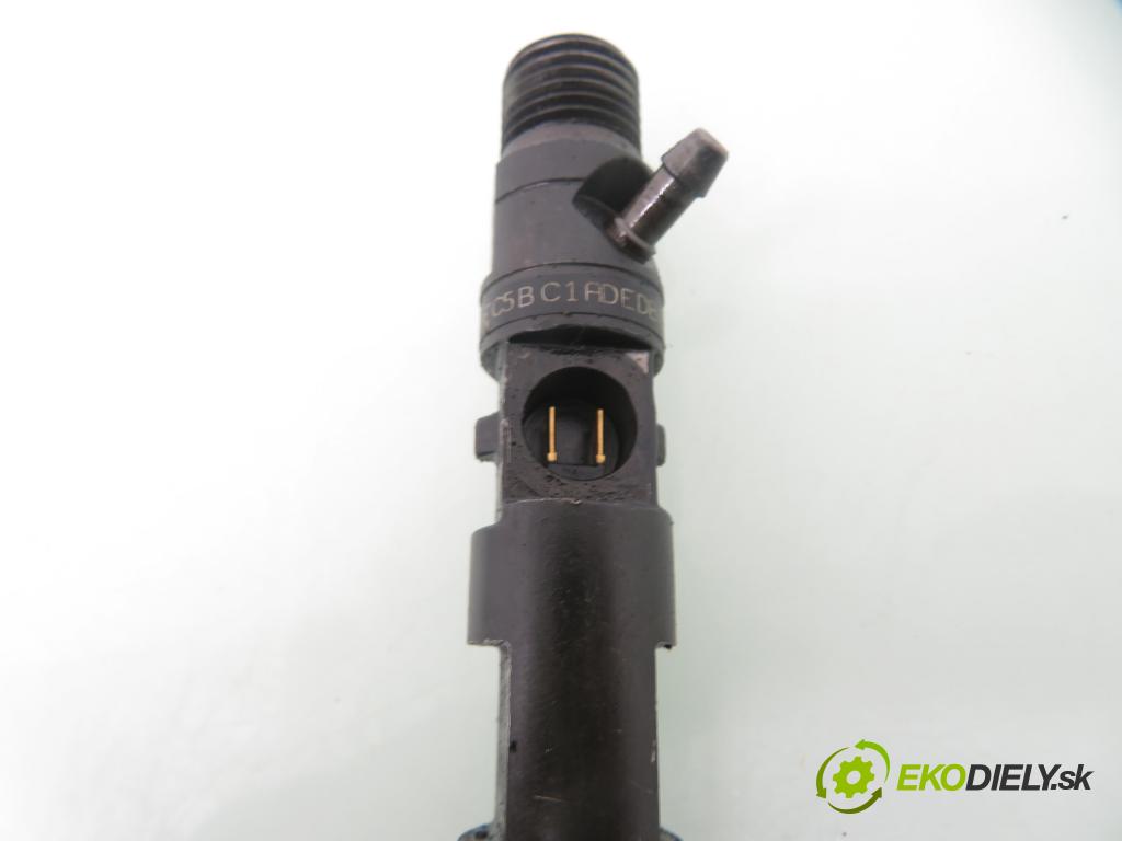 RENAULT KANGOO (KC0/1_) KOMBIVAN 2006 60,00 1.5 dCi 80 - K9K 702 1461,00 vstrekovač 8200240244 ; 8200049876 ; EJBR02101Z (Vstrekovač paliva)