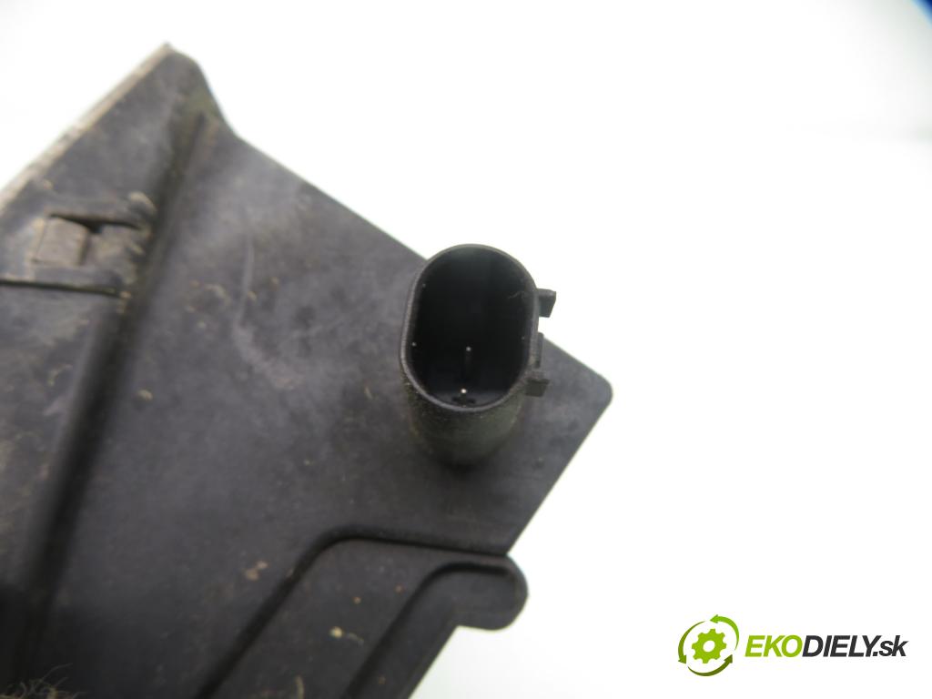 BMW 3 (E46) SEDAN 2002 110,00 320 d 150 - M47 D20 (204D4) 1995,00 vody 64126904668 ; W1E21M ; 02T050 (Ohřívání, ventilace)