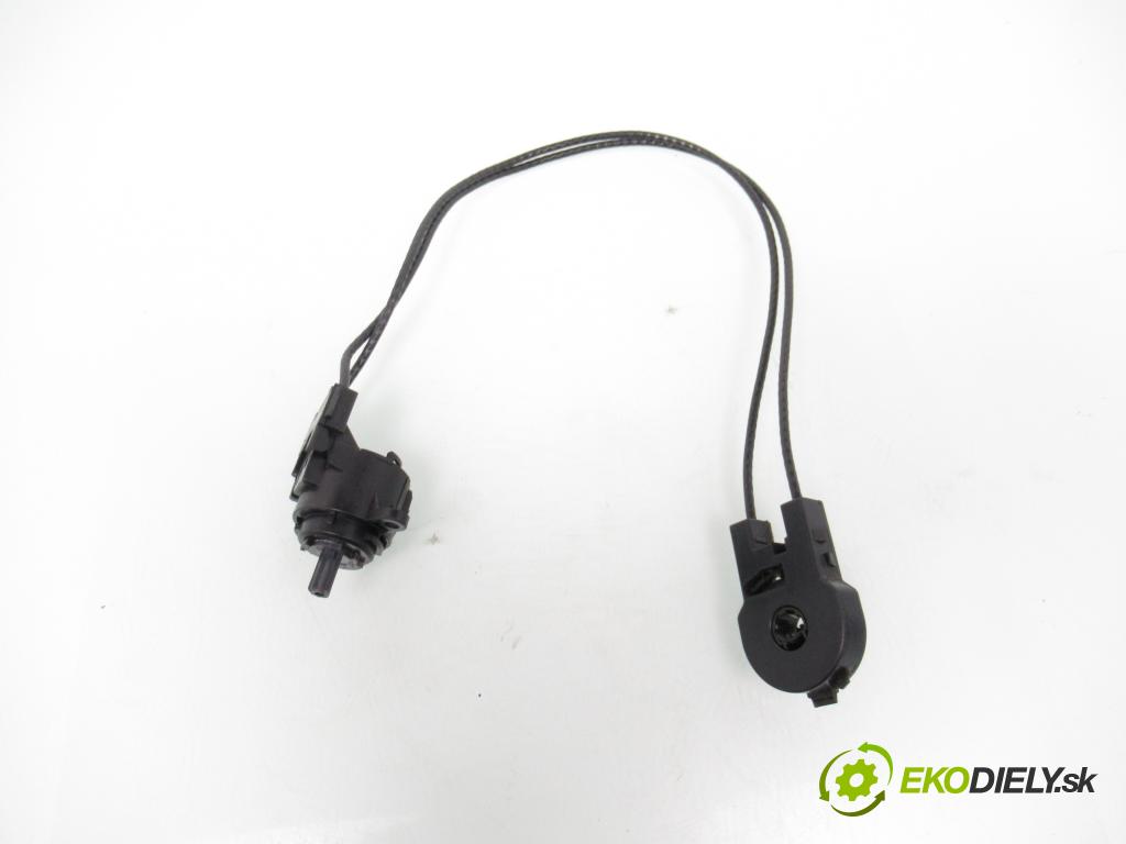 FORD FOCUS Turnier (DNW) KOMBI 2000 74,00 1.6 16V - FYDC 1596,00 Lanko panel kúrenia 98AB11504AG