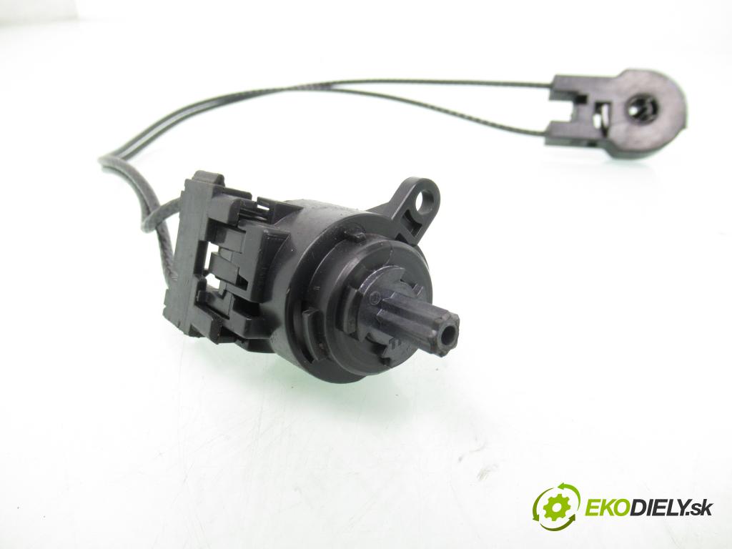 FORD FOCUS Turnier (DNW) KOMBI 2000 74,00 1.6 16V - FYDC 1596,00 Lanko panel kúrenia 98AB11504AG