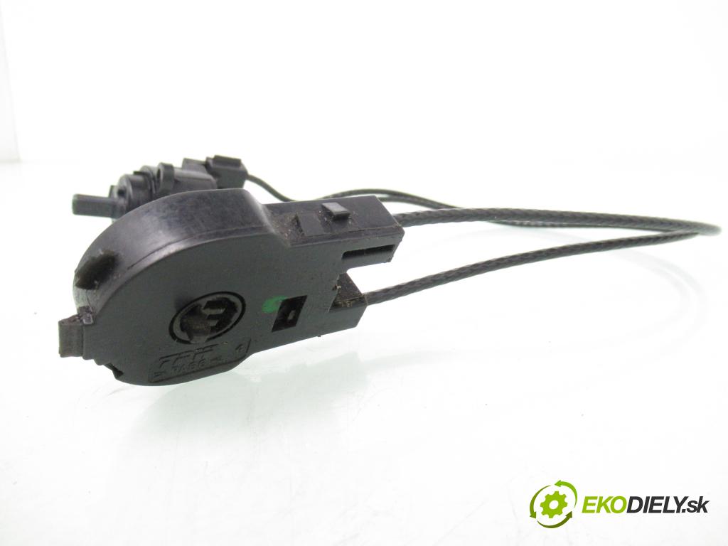 FORD FOCUS Turnier (DNW) KOMBI 2000 74,00 1.6 16V - FYDC 1596,00 Lanko panel kúrenia 98AB11504AG
