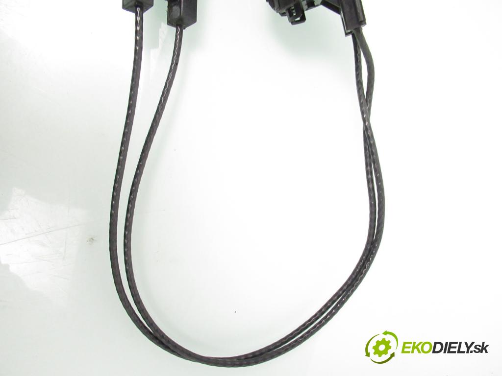 FORD FOCUS Turnier (DNW) KOMBI 2000 74,00 1.6 16V - FYDC 1596,00 Lanko panel kúrenia 98AB11504AG