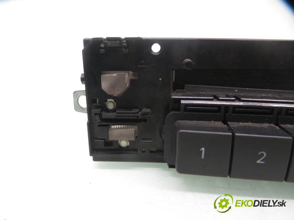 TOYOTA YARIS (_P1_) HB 2000 63,00 1.3 VVTi 86 - 2NZ-FE 1299,00 RADIO CD 861200D140
