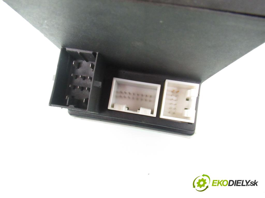 AUDI A4 (8D2, B5) SEDAN 1996 74,00 1.6 - ANA 1595,00 pumpa zámku centrálneho 8L0862257A