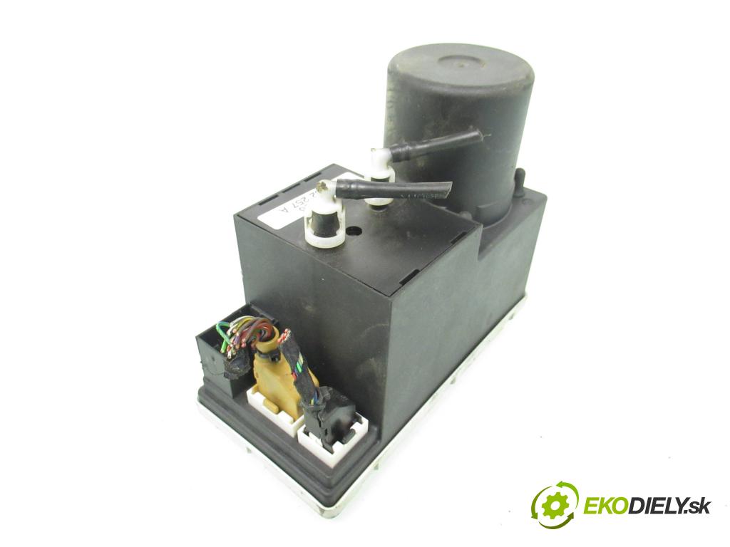 AUDI A4 (8D2, B5) SEDAN 1996 74,00 1.6 - ANA 1595,00 pumpa zámku centrálneho 8L0862257A