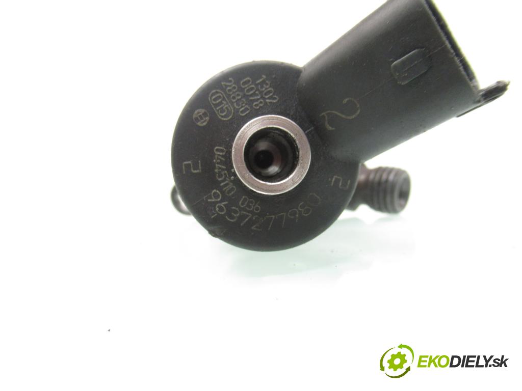 CITROEN C8 (EA_, EB_) VAN 2005 94,00 2.2 HDi - 4HW (DW12TED4) 2179,00 vstrekovač 0445110036 ; 9637277980 (Vstrekovač paliva)