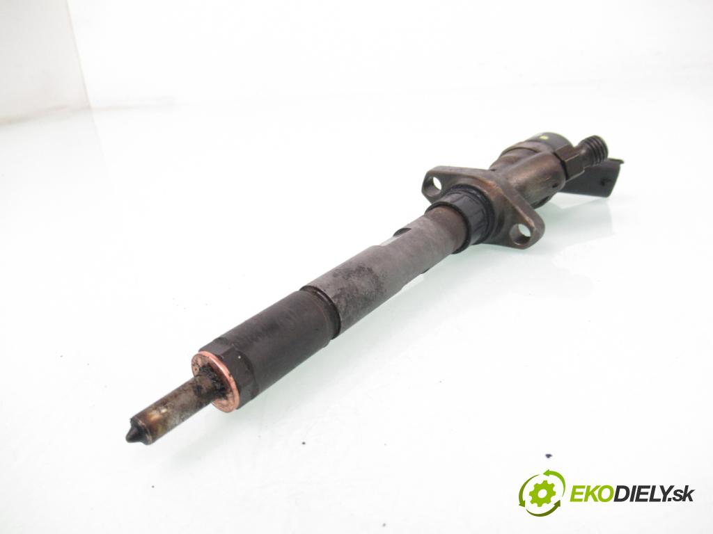 CITROEN C8 (EA_, EB_) VAN 2005 94,00 2.2 HDi - 4HW (DW12TED4) 2179,00 vstrekovač 0445110036 ; 9637277980 (Vstrekovač paliva)