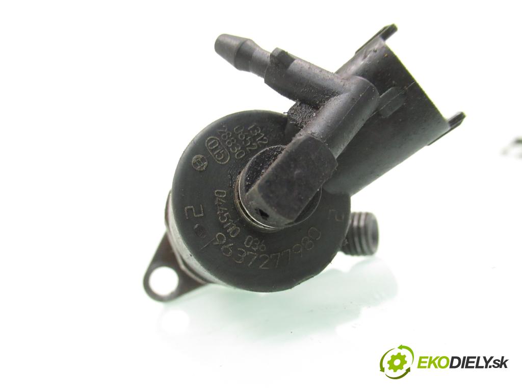 CITROEN C8 (EA_, EB_) VAN 2005 94,00 2.2 HDi - 4HW (DW12TED4) 2179,00 vstrekovač 0445110036 ; 9637277980 (Vstrekovač paliva)