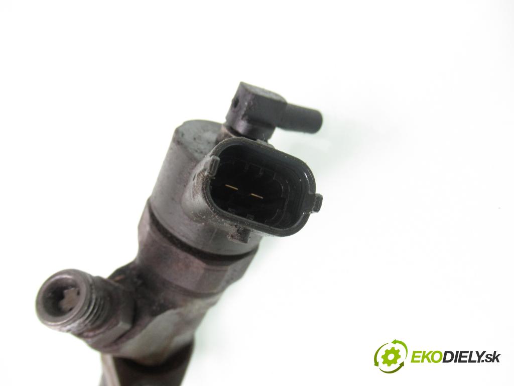 CITROEN C8 (EA_, EB_) VAN 2005 94,00 2.2 HDi - 4HW (DW12TED4) 2179,00 vstrekovač 0445110036 ; 9637277980 (Vstrekovač paliva)