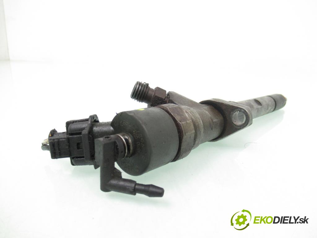 CITROEN C8 (EA_, EB_) VAN 2005 94,00 2.2 HDi - 4HW (DW12TED4) 2179,00 vstrekovač 0445110036 ; 9637277980 (Vstrekovač paliva)