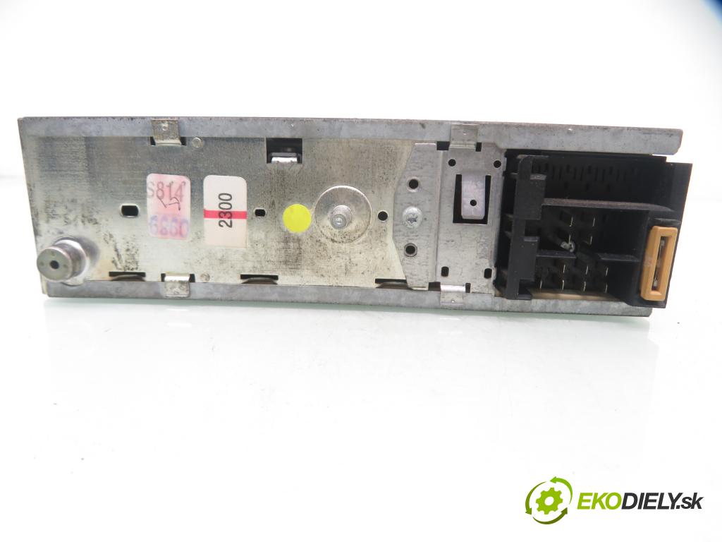 AUDI A4 (8D2, B5) SEDAN 1995 92,00 1.8 - ADR 1781,00 RADIO Modul 4D0035152 ; 7644845380