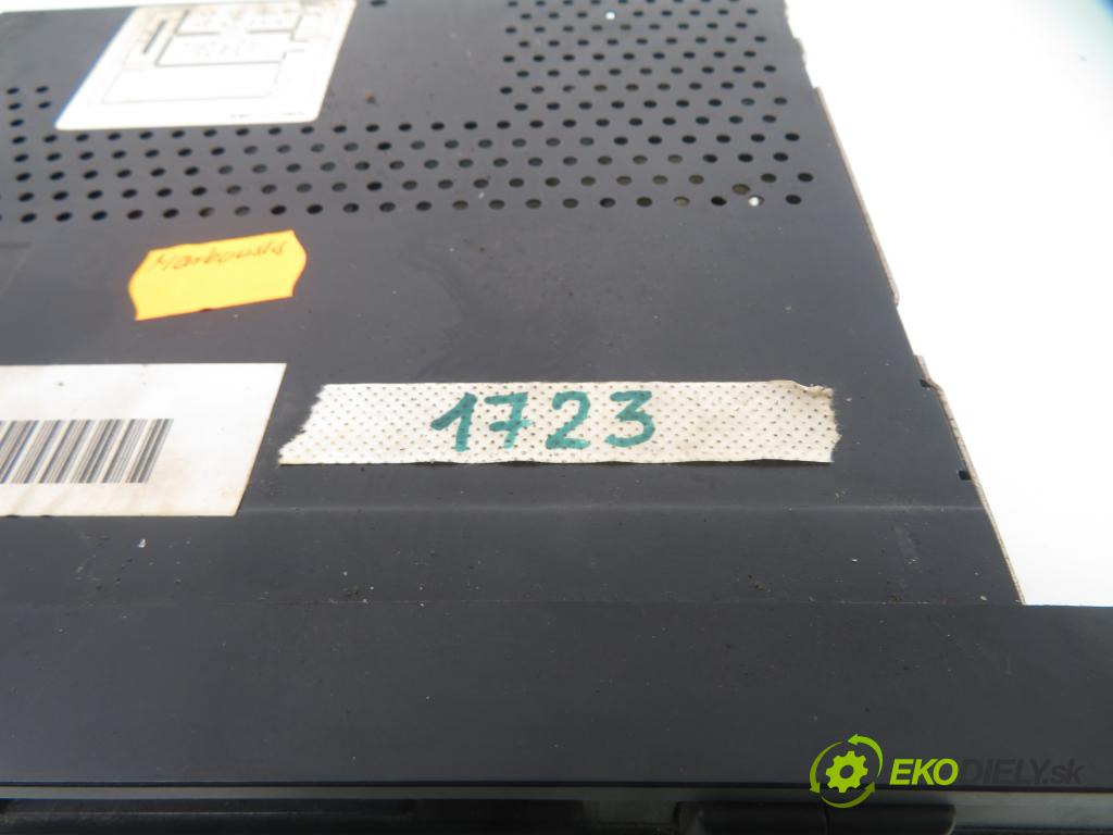 AUDI A4 (8D2, B5) SEDAN 1995 92,00 1.8 - ADR 1781,00 RADIO Modul 4D0035152 ; 7644845380