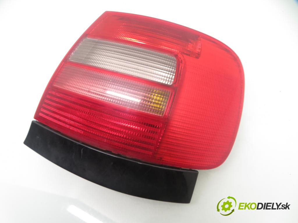 AUDI A4 (8D2, B5) SEDAN 1998 74,00 1.6 - AHL 1595,00 Svetlo pravé zadné